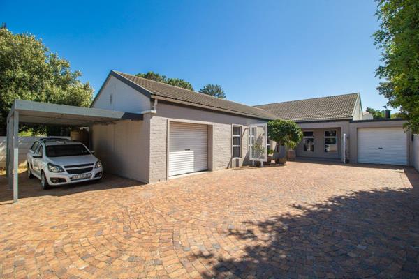 This pristine gem of a home is in the quiet suburb of Longdown, close to hospitals ...