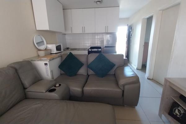 Affordable 2 Bedroom ground floor flat in a secure Siyakhula Complex .

 This 2 bedroom flat is perfect for first time buyers, single ...