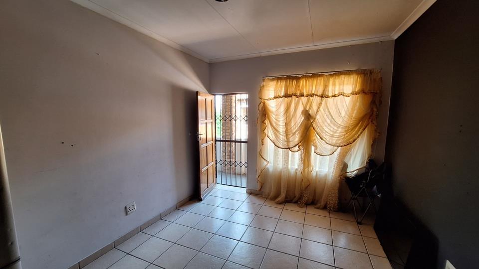 3 Bedroom Apartment / flat for sale in Rustenburg Central - P24-115577676