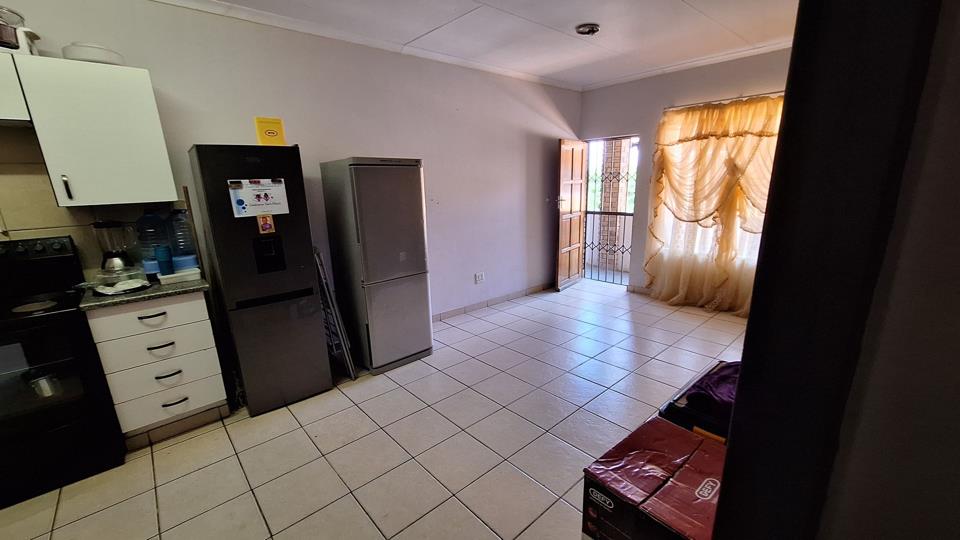 3 Bedroom Apartment / flat for sale in Rustenburg Central - P24-115577676