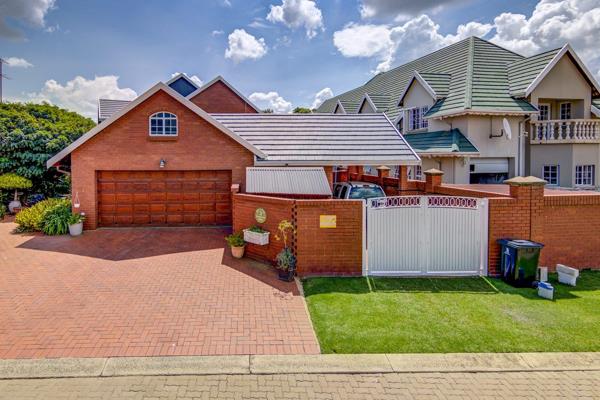 Discover your dream home nestled within a secure and picturesque face brick golf estate. 
This classic double-storey cluster exudes ...