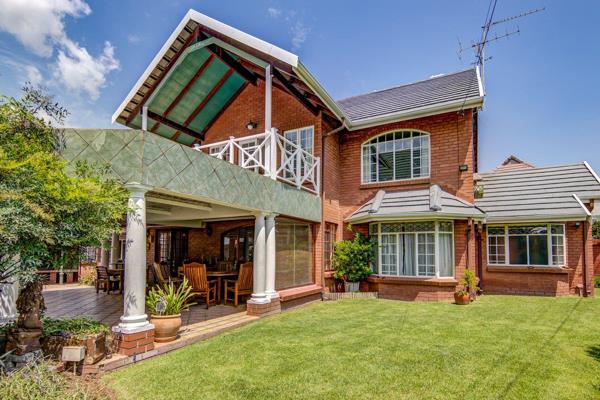 Discover your dream home nestled within a secure and picturesque face brick golf estate. 
This classic double-storey cluster exudes ...