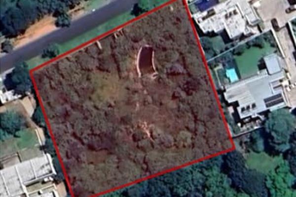 4047sqm of land rezoned to RES 2 permitting 8 cluster stands in the heart of Atholl. ...