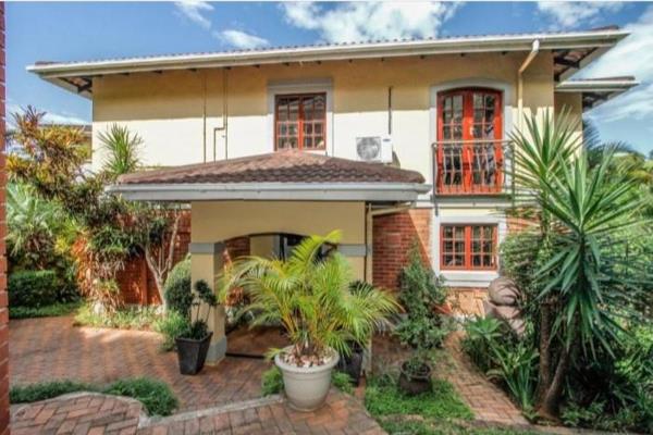 Enjoy nature at its best with this delightful freestanding duplex + GRANNY FLAT! CUrrently tenanted for a year at R7000 pm
Upstairs ...