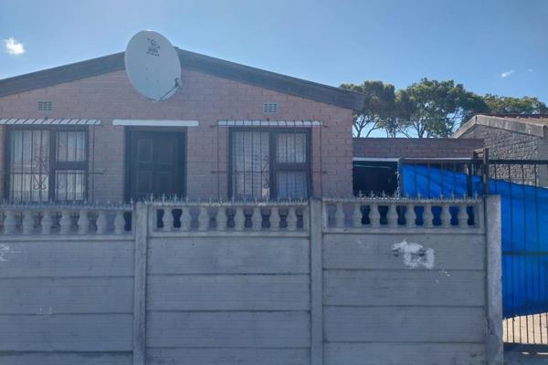 Delft, Western Cape
This charming freestanding property  is fully enclosed. It is ...