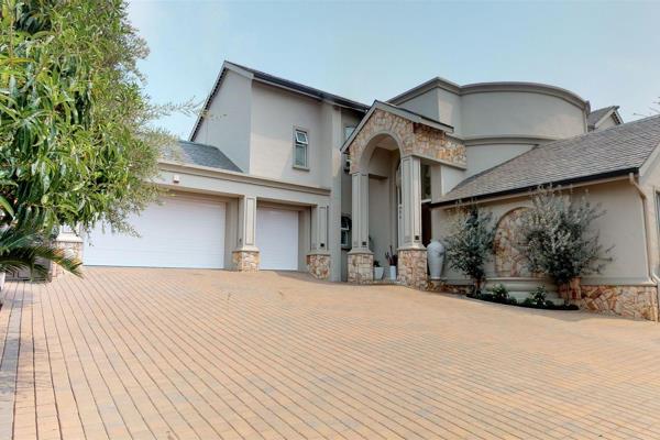 Enjoy relaxed family living in this modern contemporary home situated on the greenbelt in Helderfontein Estate. 
Characterful ...