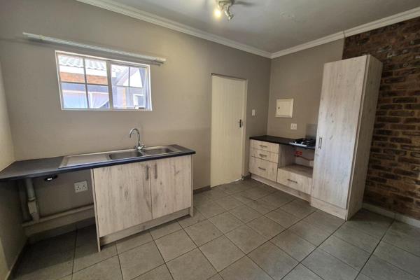 1 Bed, 1 bath apartment  available in a small, private complex in Silverton, Pretoria. ...