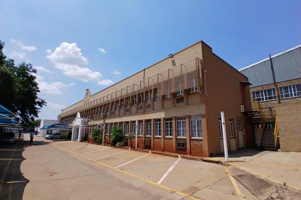 This versatile industrial warehouse/factory facility in Clayville, Midrand, offers an ...