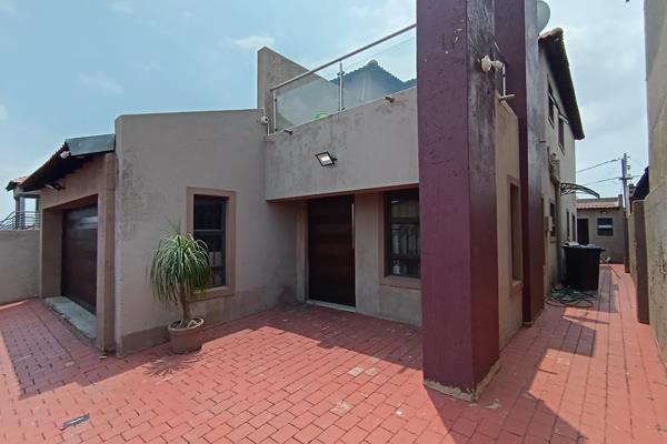 For sale????
Ebony Park
Asking price R1 050 000

A stunning 4 bedroom double story house ready to be your home in the heart of ...