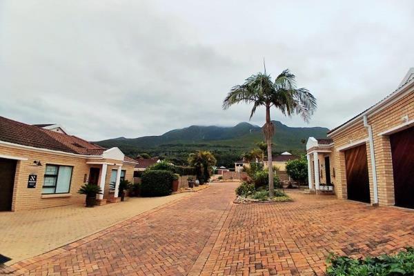 MOST SOUGHT-AFTER and EXCLUSIVE Estate in Denneoord.  Mount pleasant.


 524 m and sup2; ...