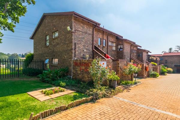 This delightful first-floor flat in Northcliff offers a perfect blend of comfort, convenience, and privacy.

Enjoy a bright and airy ...