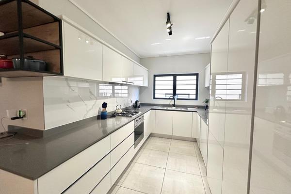 Ground Floor ( unfurnished )

Available from 1st of March

3bed 2 bath @ The ...