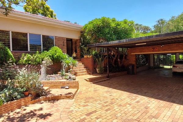 ** SOLE &amp; EXCLUSIVE MANDATE **

This property offers:

3 Bedrooms with Built-In Cupboards
2 Bathrooms of Which 1 Is A Full ...