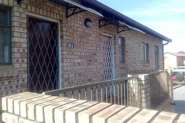 *AVAILABLE IMMEDIATELY*
This beautiful and practical home is based in the heart of Honeydew in the west of Johannesburg.
Open plan ...