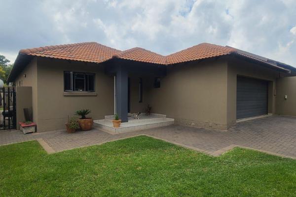 Elegance, exquisite, spacious and very modern home is right next to Greenstone mall. It ...