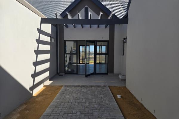 Location: Mount Royal Golf &amp; Country Estate, Western Cape

 Property Features:
Bedrooms: 3 spacious bedrooms, perfect for a family ...