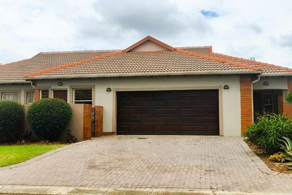 Exclusively to Gleeson Real Estate!!

This 3 bedroom home in the very secure Wilds estate offers all you could want for care free ...