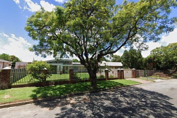 This family home is situated in Kempton Park Ext 3 and offers the following:

Entrance hall. Open plan lounge and dining room. Family ...