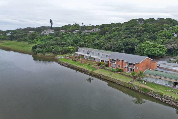 Spotless two bedroomed apartment on the banks of the Bonza Bay river set forward on the site, so that it feels as if you own the whole ...