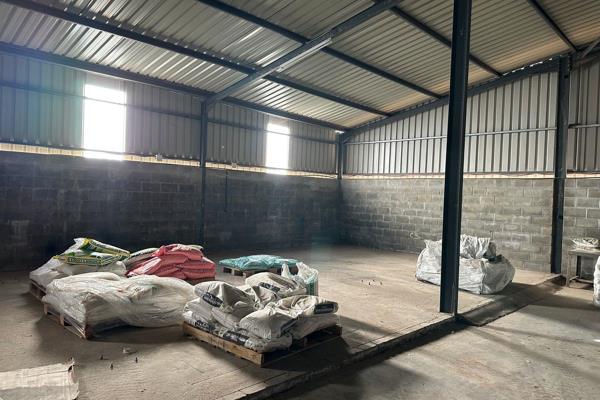 Factory/Storage to let in Piketberg Industrial area.  Seperate office/kitchen and bathroom

Rent:  R12 000.00 per month including ...