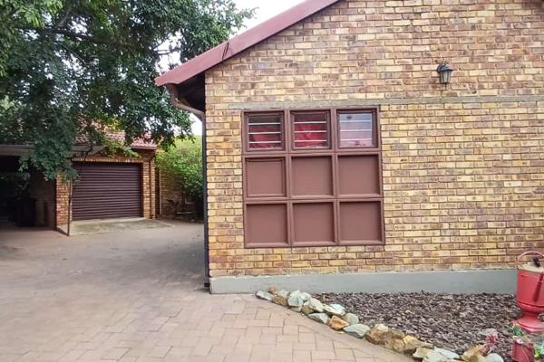 EXCLUSIVE/ SOLE MANDTE 

Stunning 3 Bedroom Home with Study in Lyttleton Manor!
NO LOADSHEDDING 

Welcome to this beautiful 3 ...