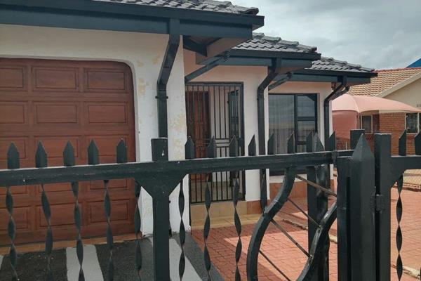 This property is available for rental with immediate effect.

It consists of 4 bedrooms, 2 bathrooms,  dining, lounge, tv room, 2 ...