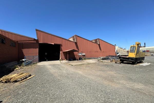 This spacious 1,300m2 warehouse in the industrial hub of Chamdor, Krugersdorp, offers ...