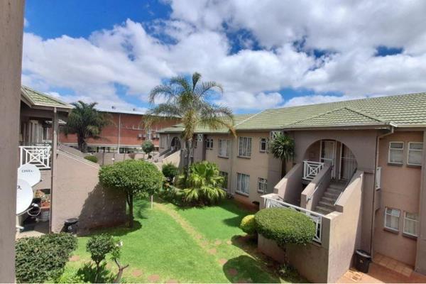 This Lovely beautiful unit is located walking distance to Norkem park primary.
This unit offers the following features.
-Bedroom with ...