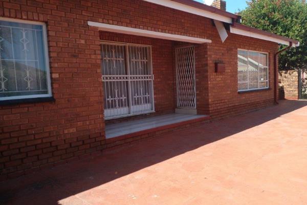 Spacious family home in Prime  Location Mamelodi Wesr
 
Spacious Living:  2 separate living areas for relaxation and ...