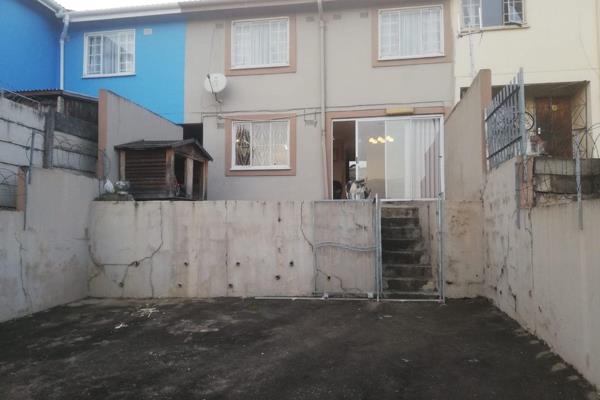 3 Bedroom home situated in Longcroft
1 family bathroom
1 of the rooms has a shower
Parking for 4 vehicles
Property has 2 entrances