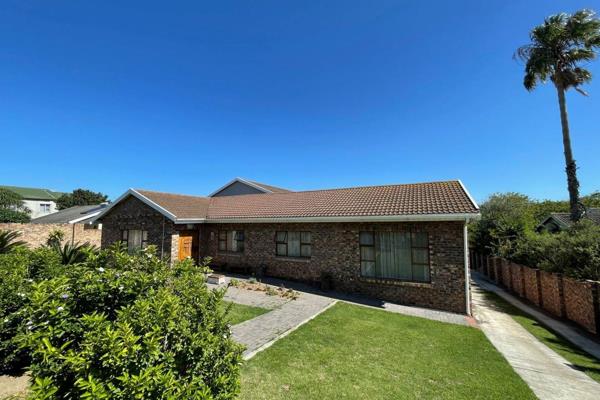 Situated on Port Alfred&#39;s West Bank, this three bedroom home is available for Long Term rental. Upon entering the home, you will ...