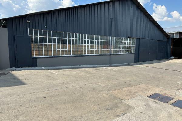 This 988m&#178; premises is located within a secure industrial park. 
It features a ...