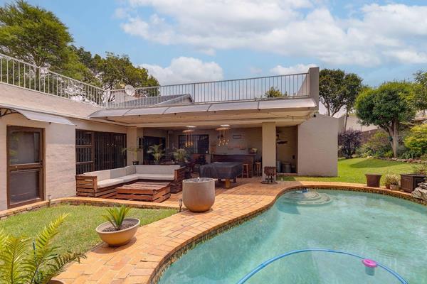 Owner asking R 2 899 000
Owner will only negotiate on the best offers above R 2 399 000

Beautifully designed 3-bedroom sanctuary that ...