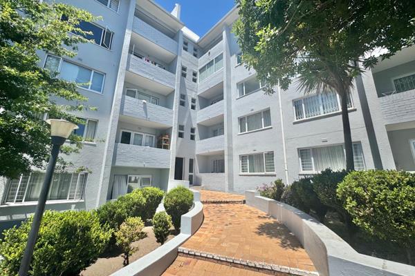 Stylish Ground-Foor Apartment in Upper Woodstock

Nestled in the secure and highly desirable Woodmount Village estate, this newly ...