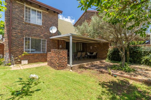 This superb “lock up and go” family duplex is located Midrand Ridge Noordwyk, with close ...