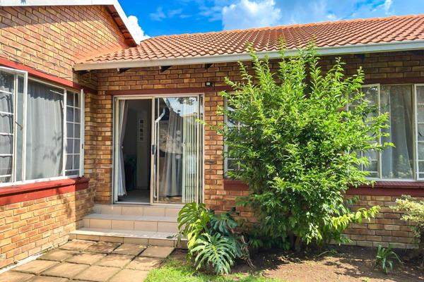 Open plan lounge and dining room with sliding door opening on to the garden.   

The kitchen has an under counter oven and 4 plate ...