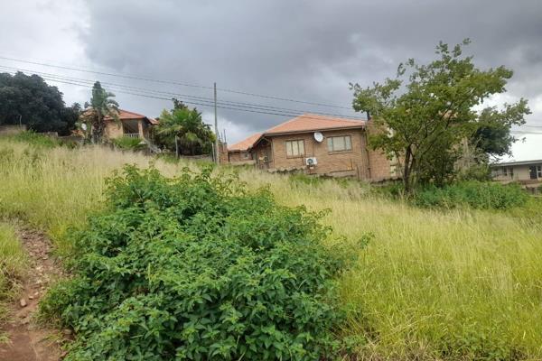 Prime vacant land for sale in Ninapark within Mount Ermilinda Complex. This 800 square meter plot offers stunning mountain views and is ...