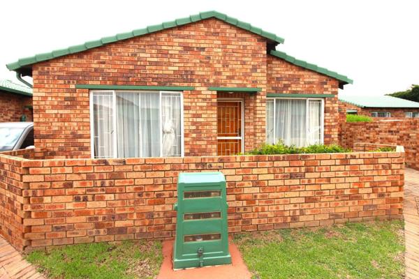 This well kept townhouse with low levies &amp; low water costs has 2 bedrooms. a full bathroom (bath, shower, basin &amp; toilet) and ...