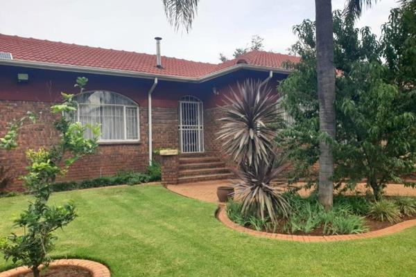 Spacious &amp; Energy-Efficient Family Home in Eldoraigne Ext 2
This well-maintained home in Eldoraigne Ext 2 offers a comfortable and ...