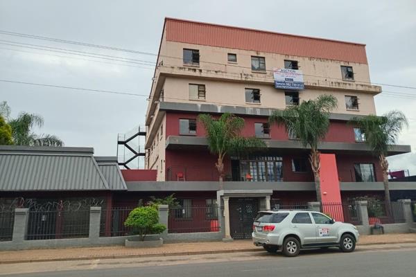 This 5 level accommodation complex is situated in Pretoria North.  It has 21 ...