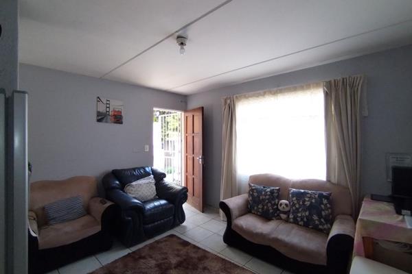 Ground floor unit in a Rich Grove, Edenglen,  comprising 2 bedrooms with BIC&#39;s ...