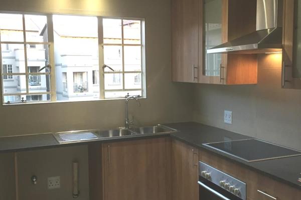 This modern upstairs unit consists of a beautiful fully fitted kitchen with granite tops, stainless steel oven and extractor fan with ...