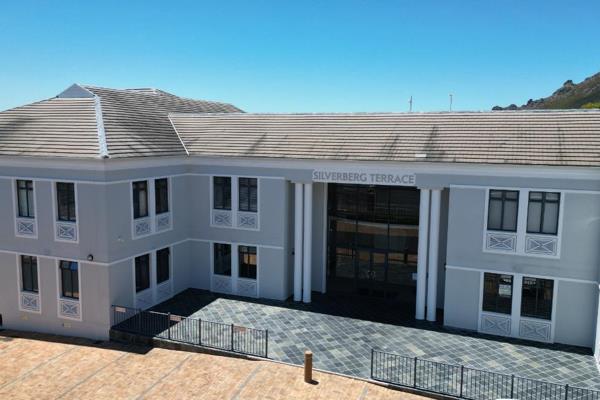 This premium 167m&#178; ground-floor office in Steenberg Office Park offers a ...