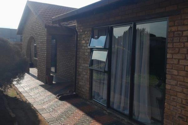 Spacious Family Home for Rent in Vosloorus

Location: Vosloorus

Features:

- 3 spacious bedrooms with built-in cupboards
- 2 bathrooms ...