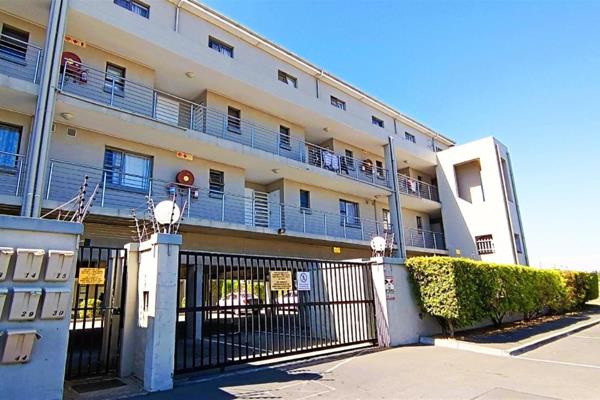 Tucked away in the secure La Bonitas complex in Klipkop, Parow, this inviting 2-bedroom apartment offers the perfect balance of ...