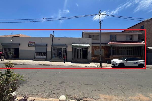 Calling all investors! This well-located property in the heart of Fordsburg is an excellent opportunity for rental income. The building ...