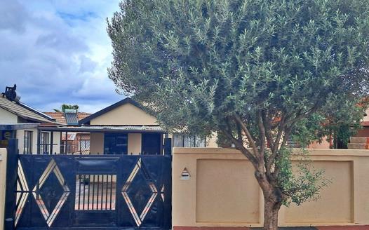 2 Bedroom House for sale in Soshanguve East Ext 4