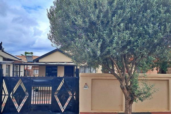 Come meet and see this great 2 Bedroom property situated in Soshanguve Block VV.

The property has a fitted Kitchen, Lounge, a ...