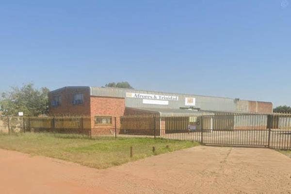 This spacious 1336sqm Warehouse Industrial property is located in Uraniaville, Klerksdorp. Perfectly positioned for businesses looking ...