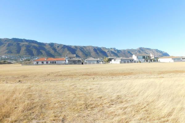 Right on the 5th Fairview with fabulous mountain views. Build your dream home on this lovely plot. Space for a pool and more. ...